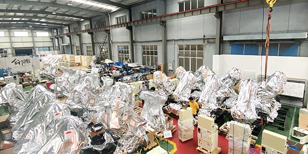 工业机器人产业迎来重要机遇期，前迅工厂开足马力促生产，大干快上抢时机