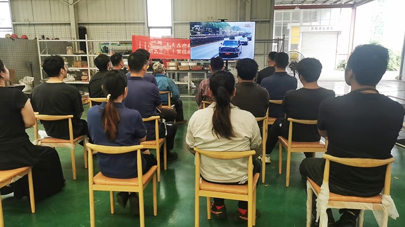 前迅公司组织员工集中观看纪念中国人民抗日战争暨世界反法西斯战争胜利80周年大会直播3