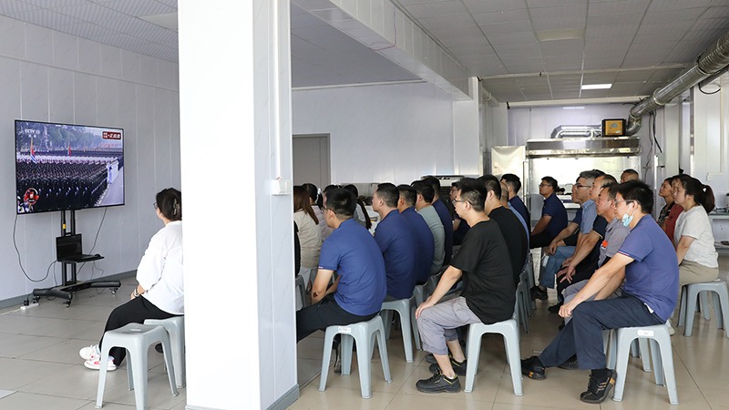 前迅公司组织员工集中观看纪念中国人民抗日战争暨世界反法西斯战争胜利80周年大会直播6